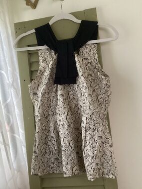 Girls from Savoy Anthro Sleeveless Floral Bow-Back Blouse in Black and Cream